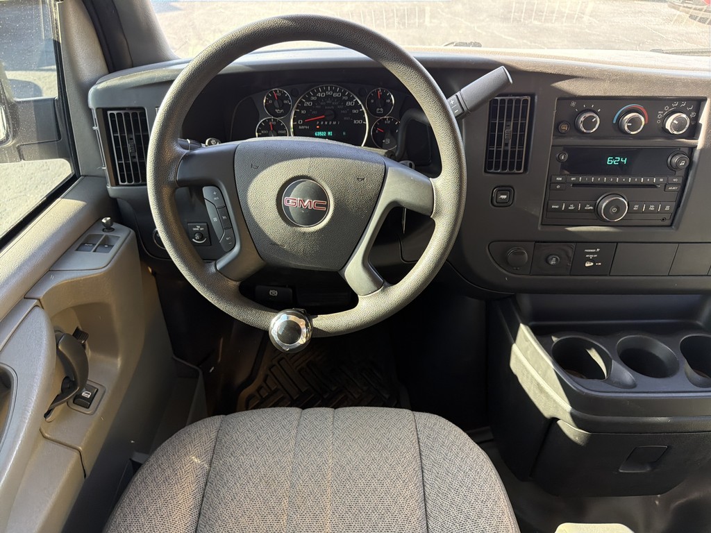 GMC Savana Cargo Van Vehicle Full-screen Gallery Image 10