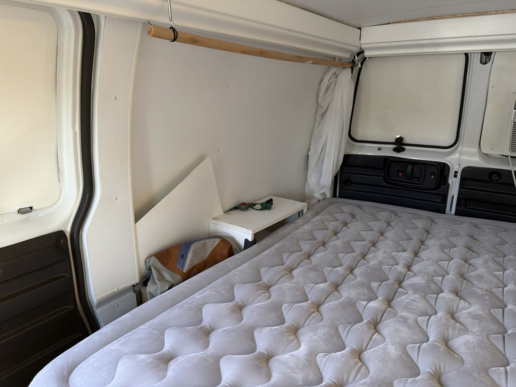 GMC Savana Cargo Van Vehicle Full-screen Gallery Image 14