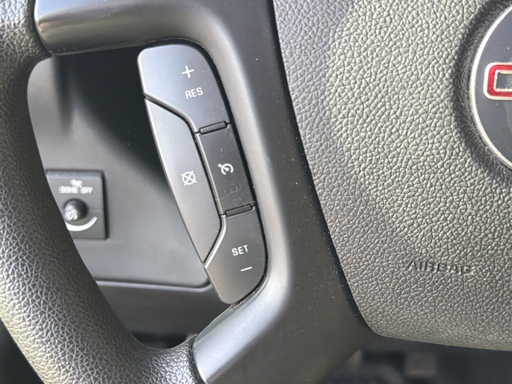 GMC Savana Cargo Van Vehicle Full-screen Gallery Image 19