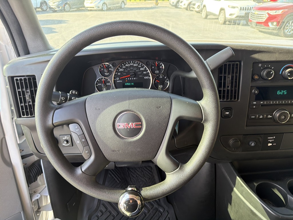 GMC Savana Cargo Van Vehicle Full-screen Gallery Image 20