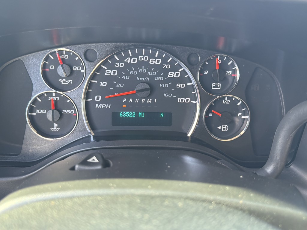 GMC Savana Cargo Van Vehicle Full-screen Gallery Image 21