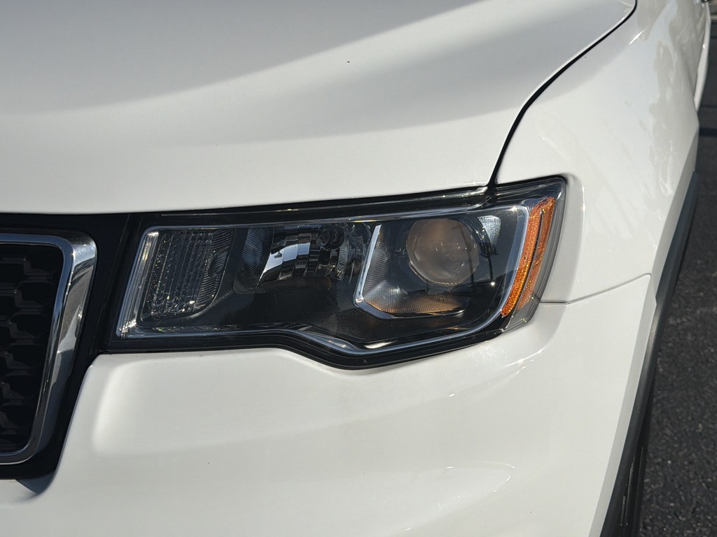 Jeep Grand Cherokee Vehicle Full-screen Gallery Image 06