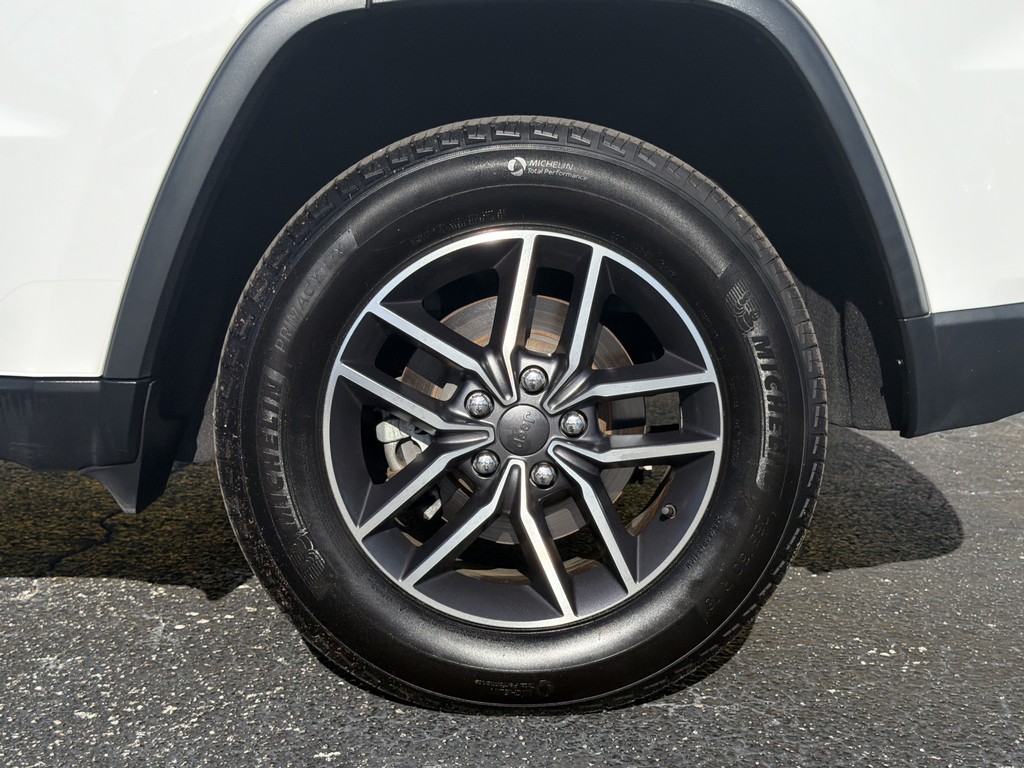 Jeep Grand Cherokee Vehicle Full-screen Gallery Image 08