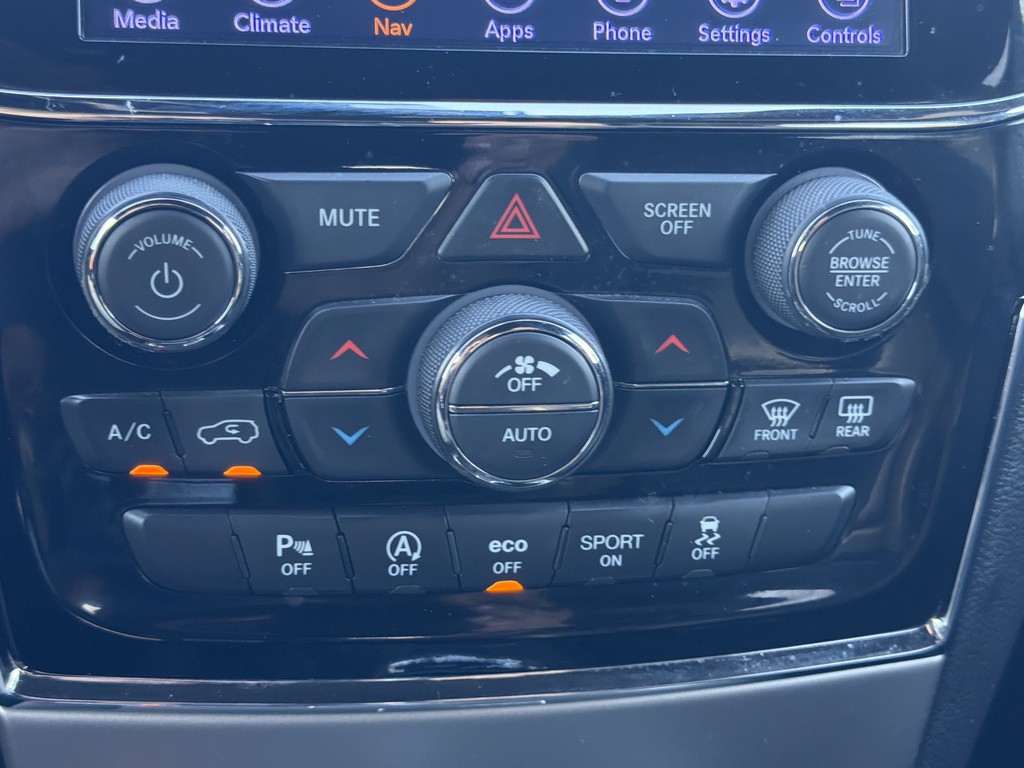 Jeep Grand Cherokee Vehicle Full-screen Gallery Image 20