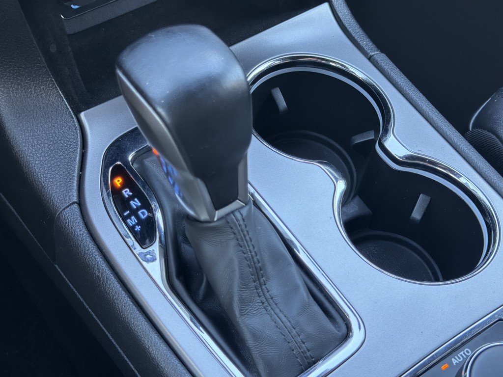 Jeep Grand Cherokee Vehicle Full-screen Gallery Image 21