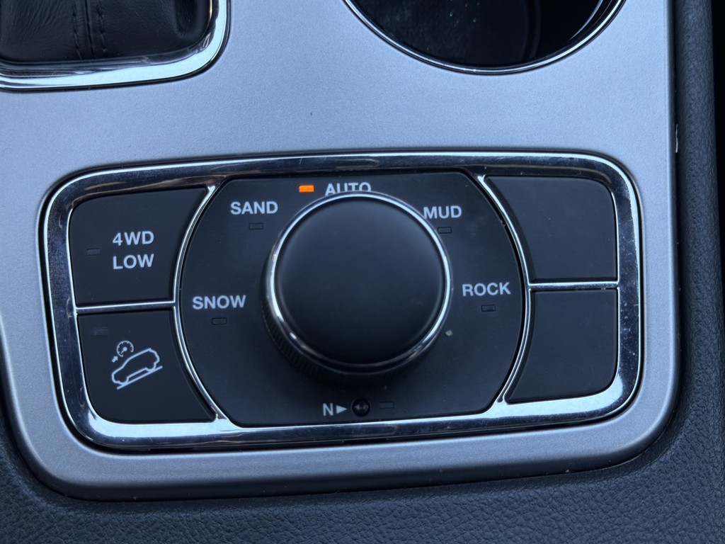 Jeep Grand Cherokee Vehicle Full-screen Gallery Image 22