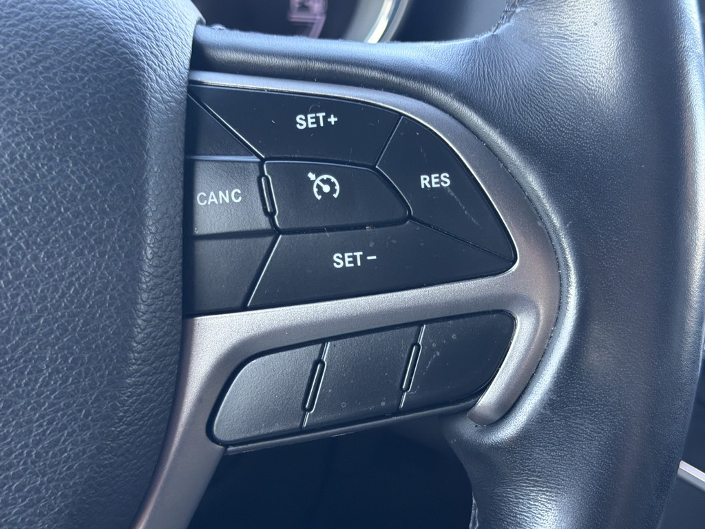 Jeep Grand Cherokee Vehicle Full-screen Gallery Image 26