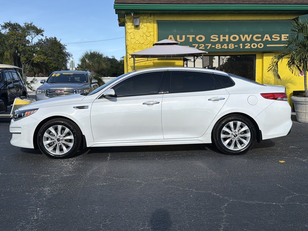 Kia Optima Vehicle Full-screen Gallery Image 02