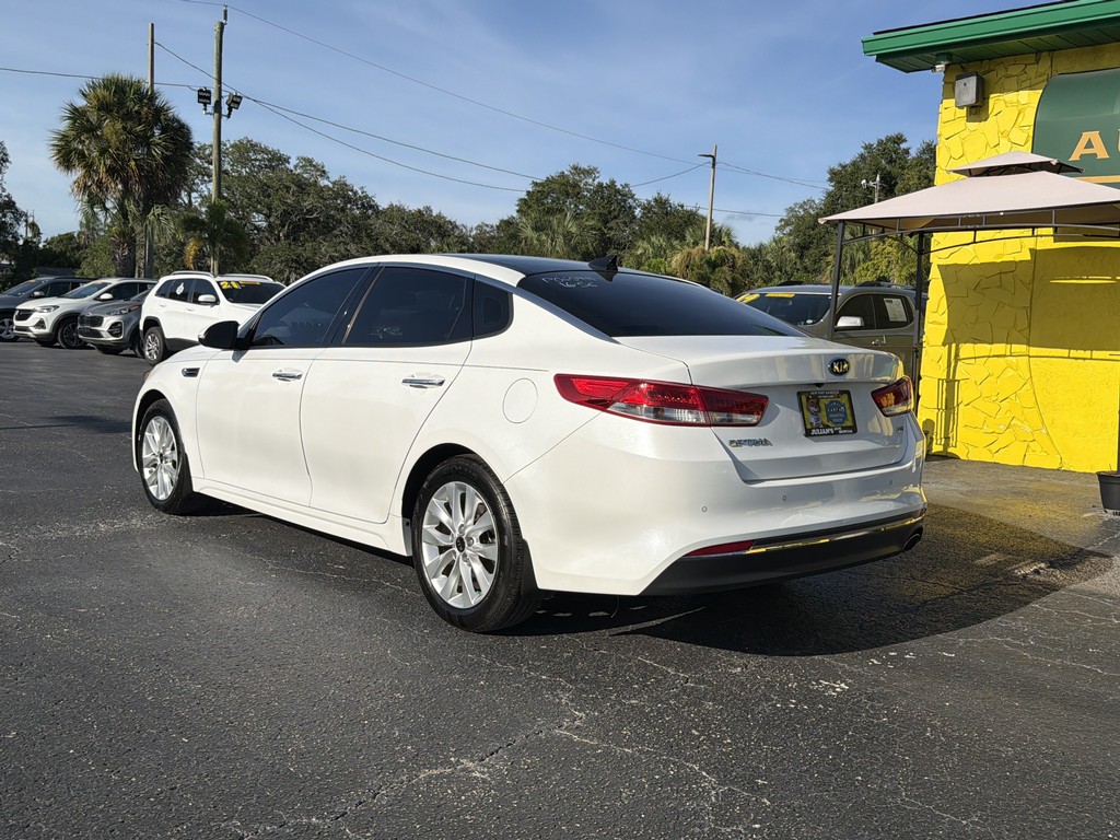 Kia Optima Vehicle Full-screen Gallery Image 03