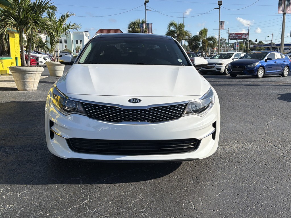 Kia Optima Vehicle Full-screen Gallery Image 05