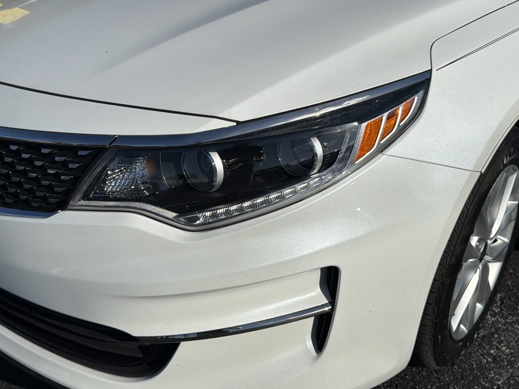 Kia Optima Vehicle Full-screen Gallery Image 06