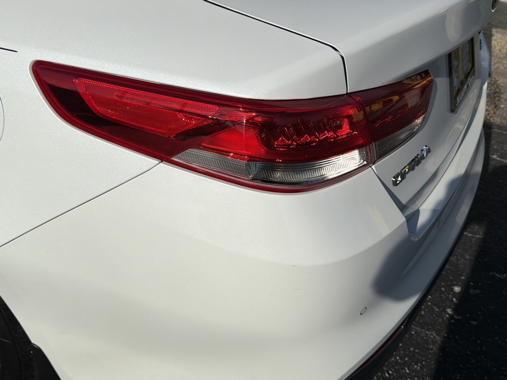 Kia Optima Vehicle Full-screen Gallery Image 07