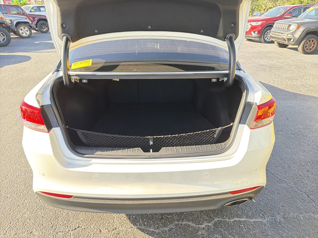 Kia Optima Vehicle Full-screen Gallery Image 09