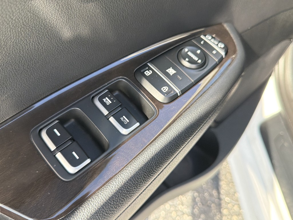 Kia Optima Vehicle Full-screen Gallery Image 10