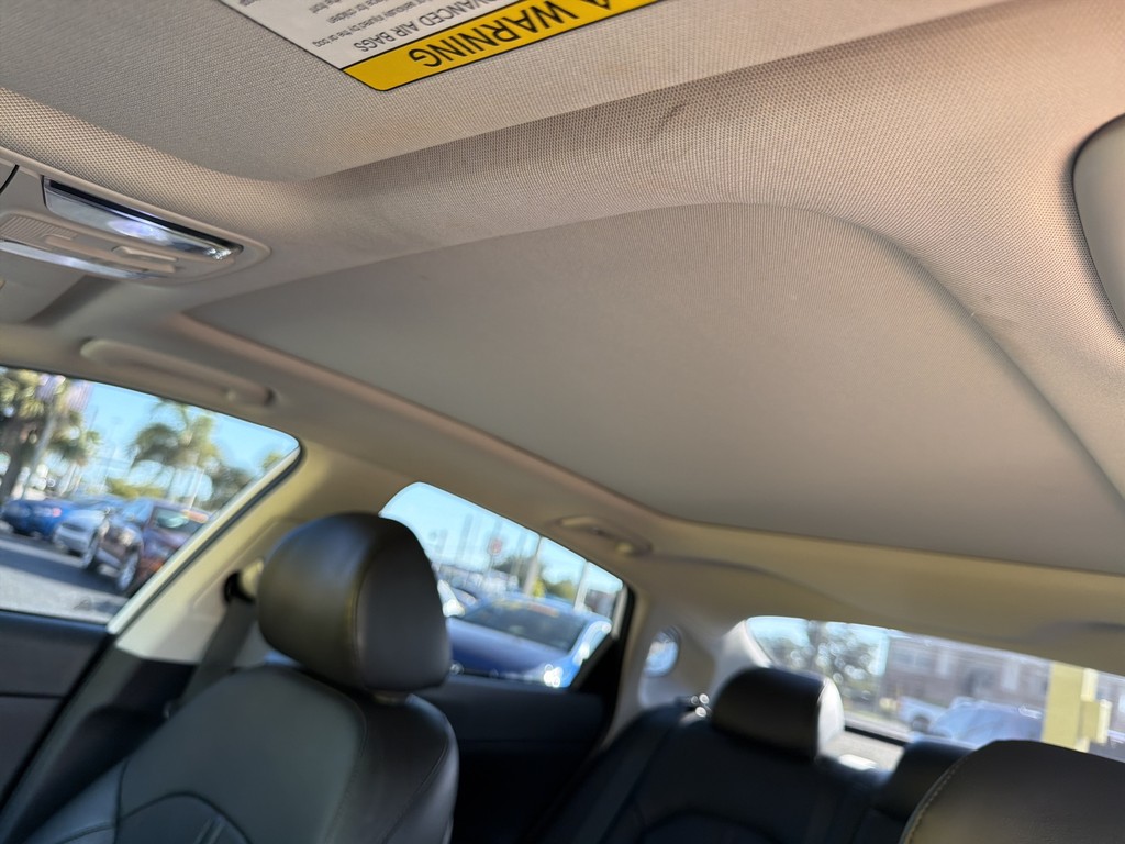 Kia Optima Vehicle Full-screen Gallery Image 11