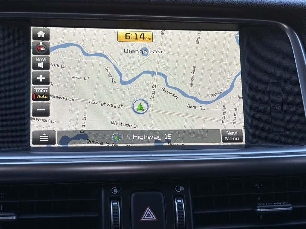 Kia Optima Vehicle Full-screen Gallery Image 13