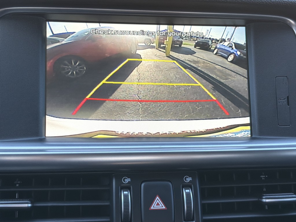 Kia Optima Vehicle Full-screen Gallery Image 14