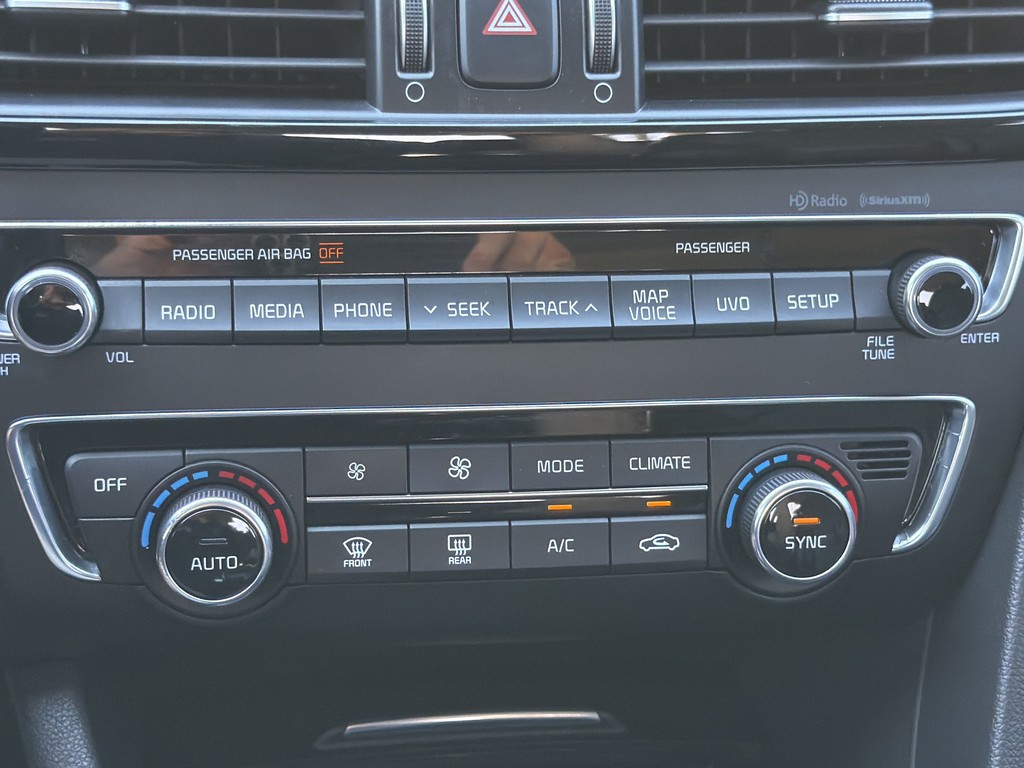 Kia Optima Vehicle Full-screen Gallery Image 15