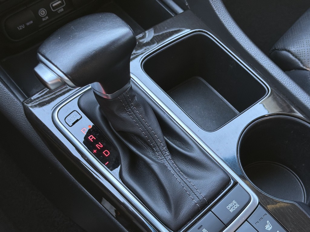 Kia Optima Vehicle Full-screen Gallery Image 16