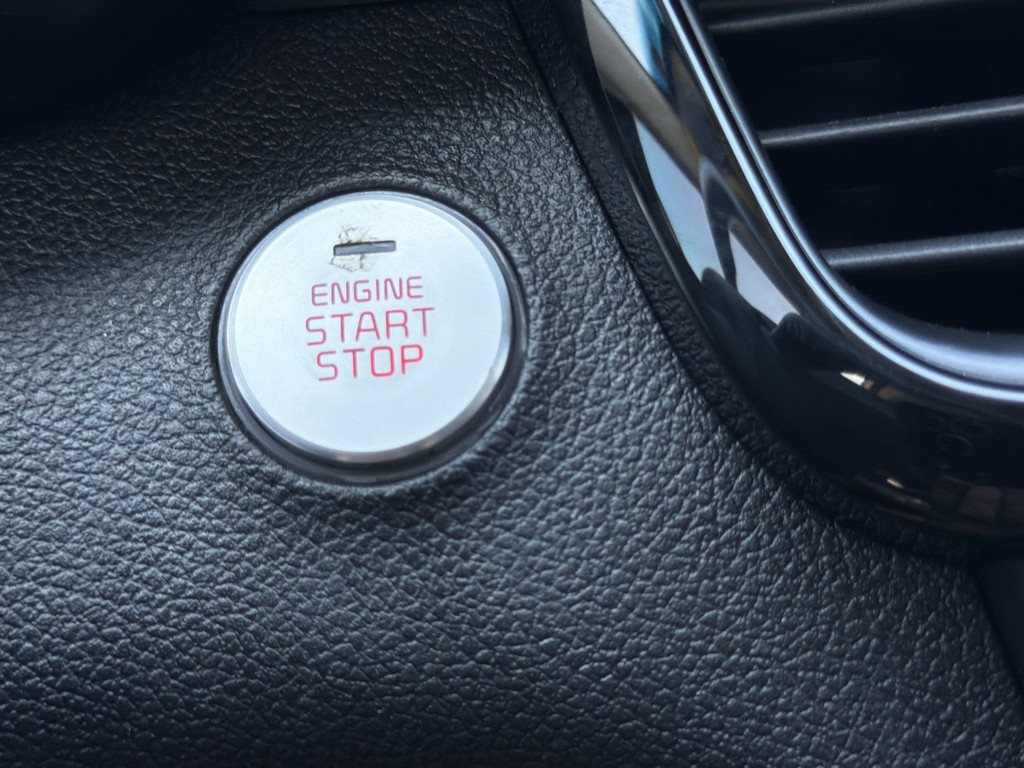 Kia Optima Vehicle Full-screen Gallery Image 18