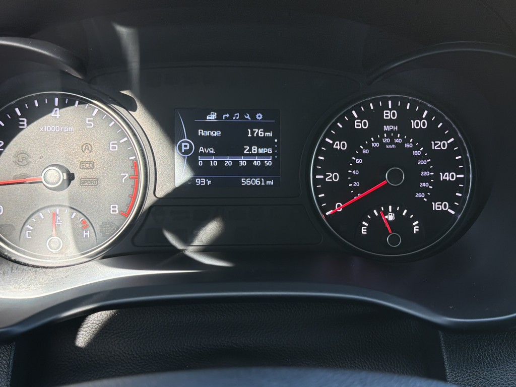 Kia Optima Vehicle Full-screen Gallery Image 23