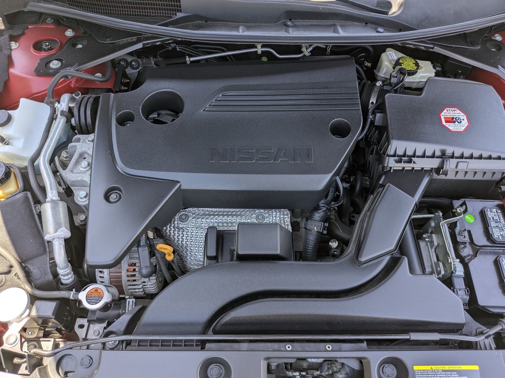 Nissan Altima Vehicle Full-screen Gallery Image 11