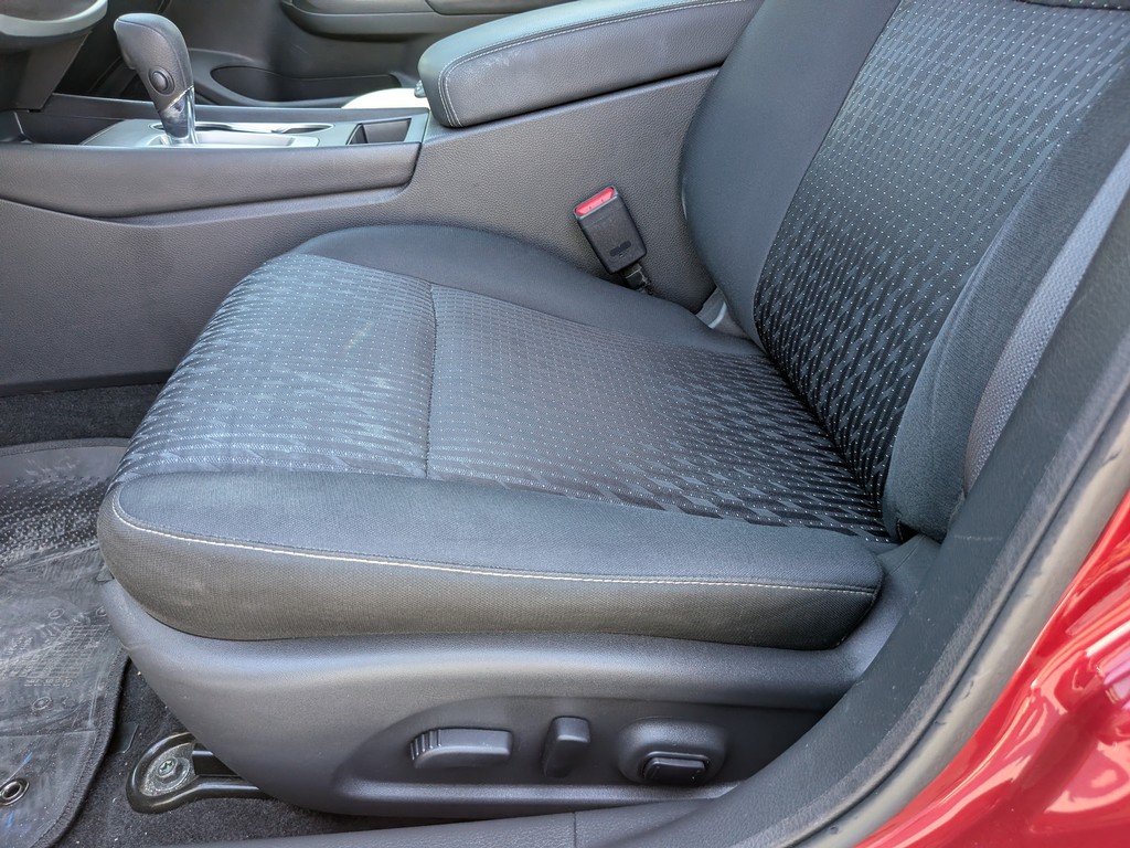 Nissan Altima Vehicle Full-screen Gallery Image 18