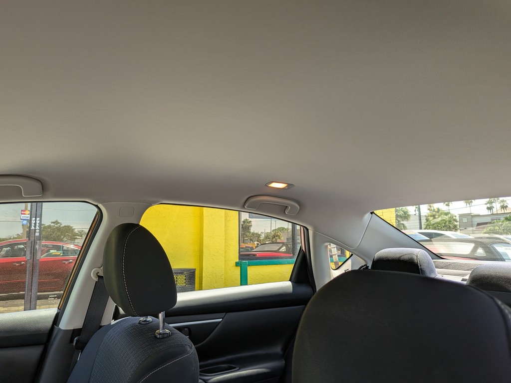 Nissan Altima Vehicle Full-screen Gallery Image 19