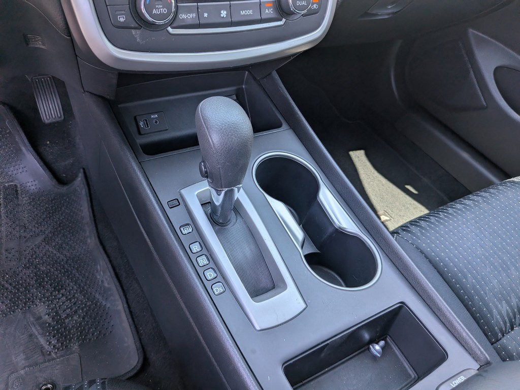 Nissan Altima Vehicle Full-screen Gallery Image 23