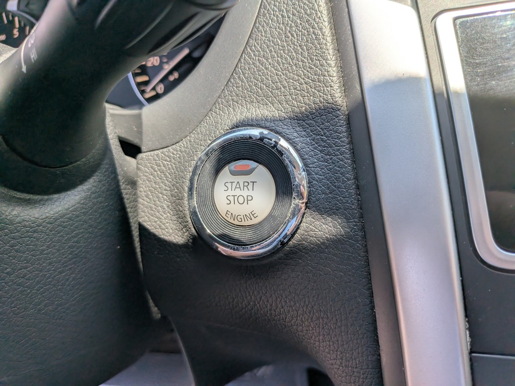 Nissan Altima Vehicle Full-screen Gallery Image 24