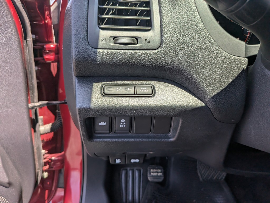 Nissan Altima Vehicle Full-screen Gallery Image 25