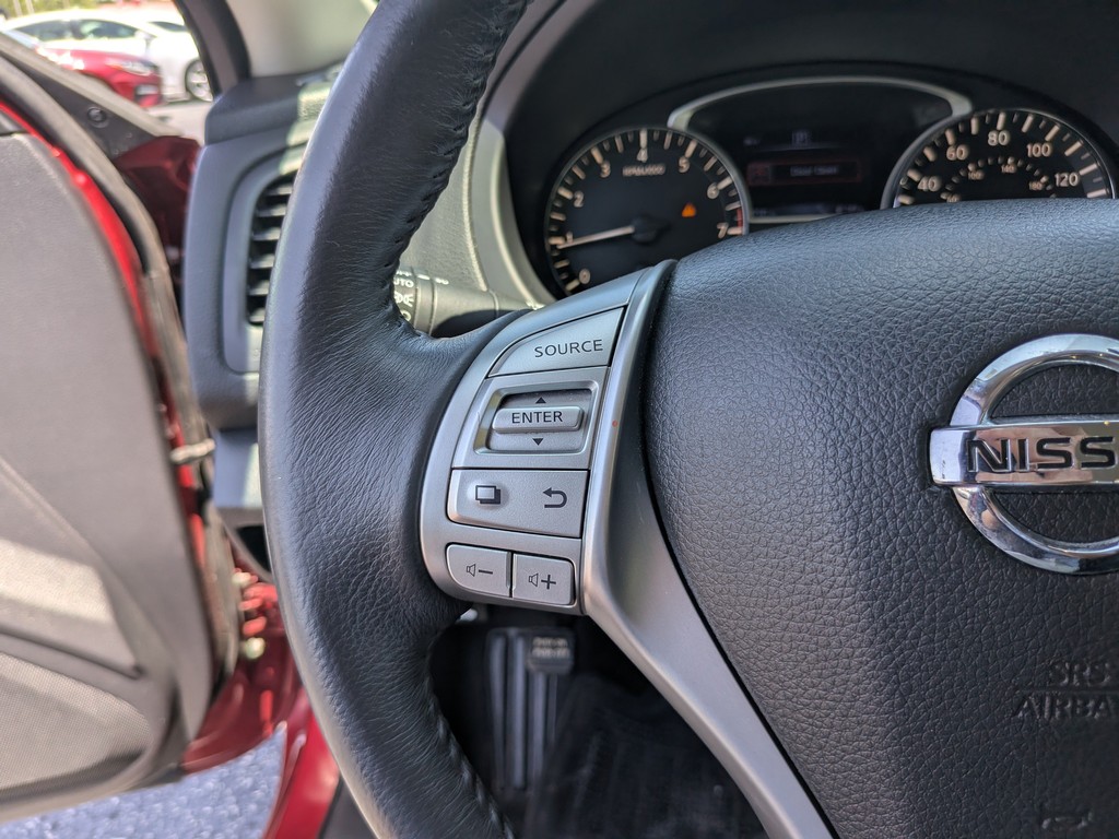 Nissan Altima Vehicle Full-screen Gallery Image 27