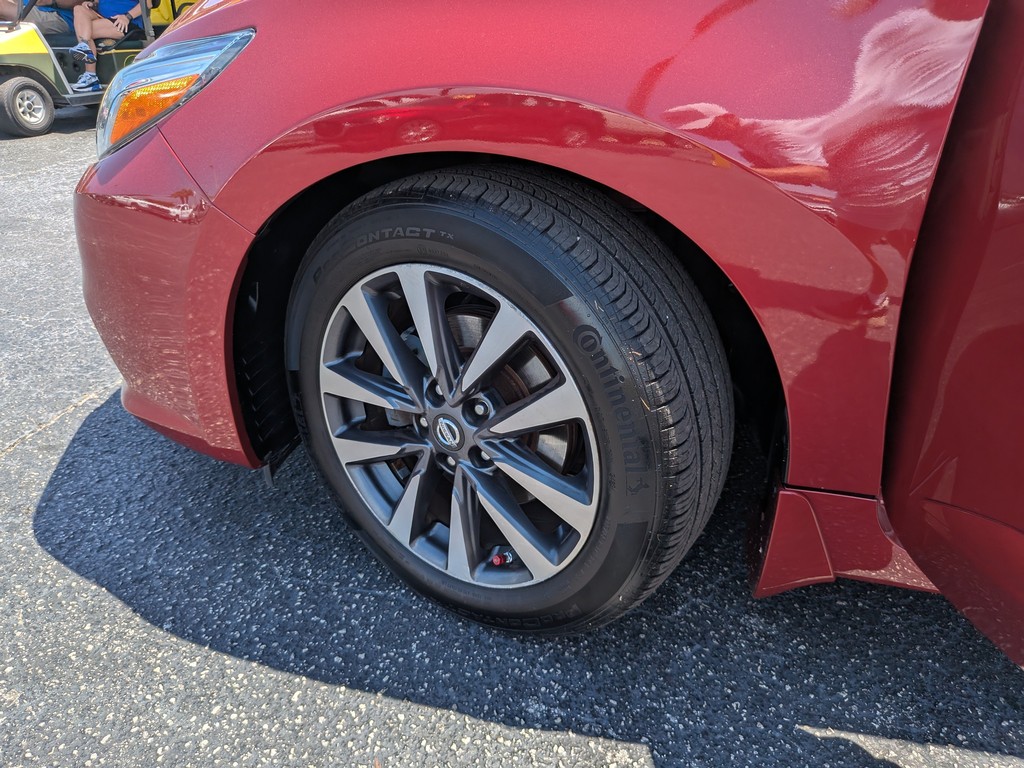 Nissan Altima Vehicle Full-screen Gallery Image 32