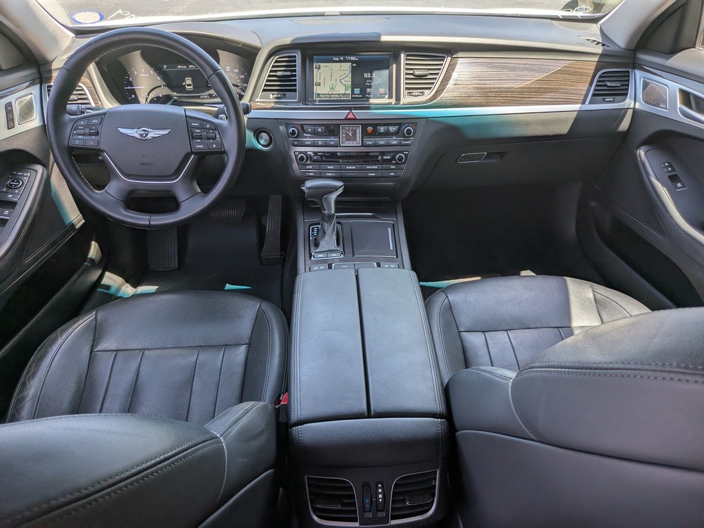 Genesis G80 Vehicle Full-screen Gallery Image 11