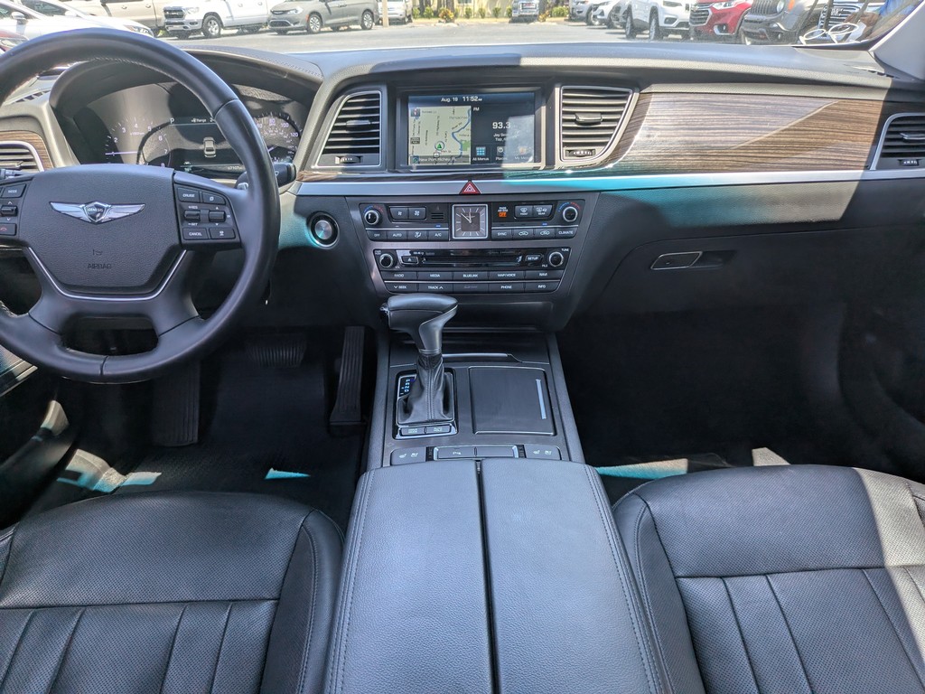 Genesis G80 Vehicle Full-screen Gallery Image 13