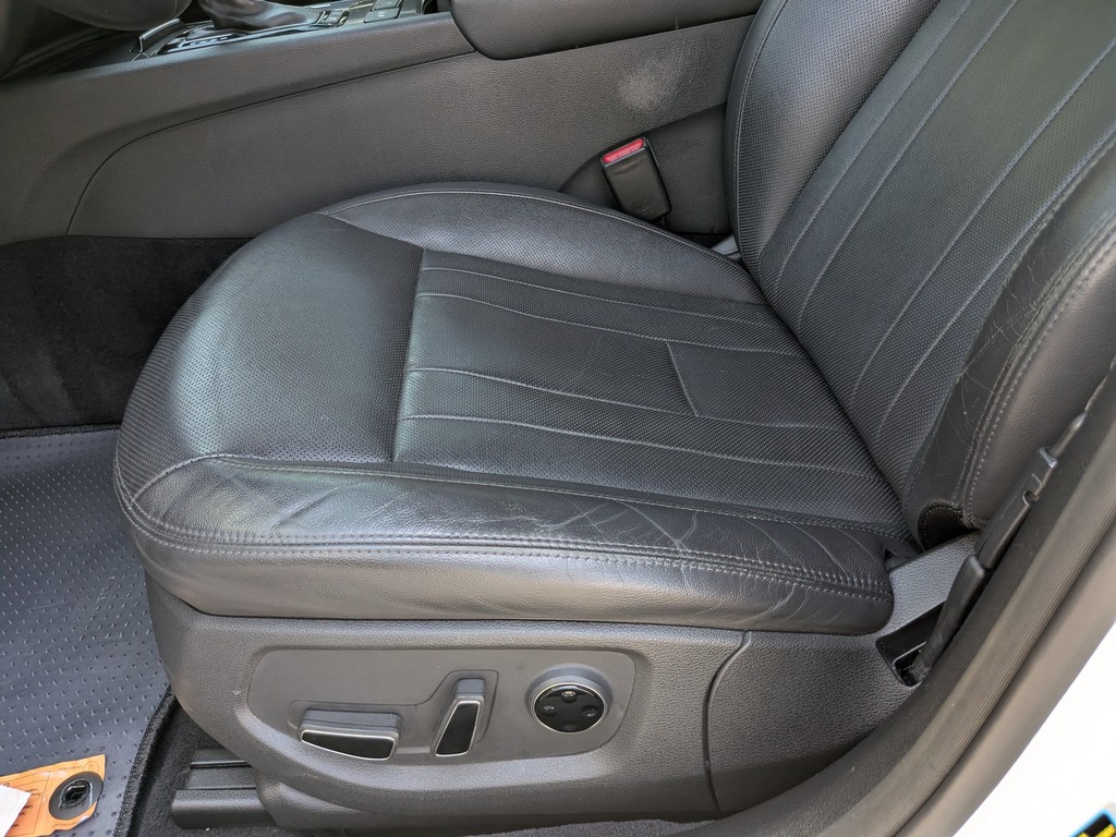 Genesis G80 Vehicle Full-screen Gallery Image 18