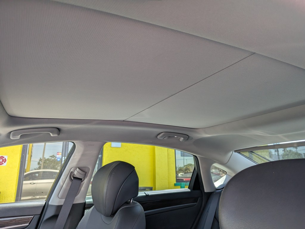 Genesis G80 Vehicle Full-screen Gallery Image 19