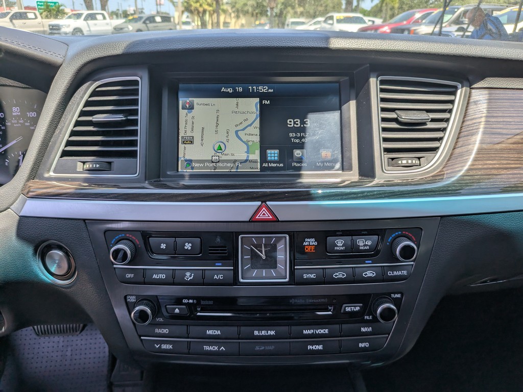 Genesis G80 Vehicle Full-screen Gallery Image 20