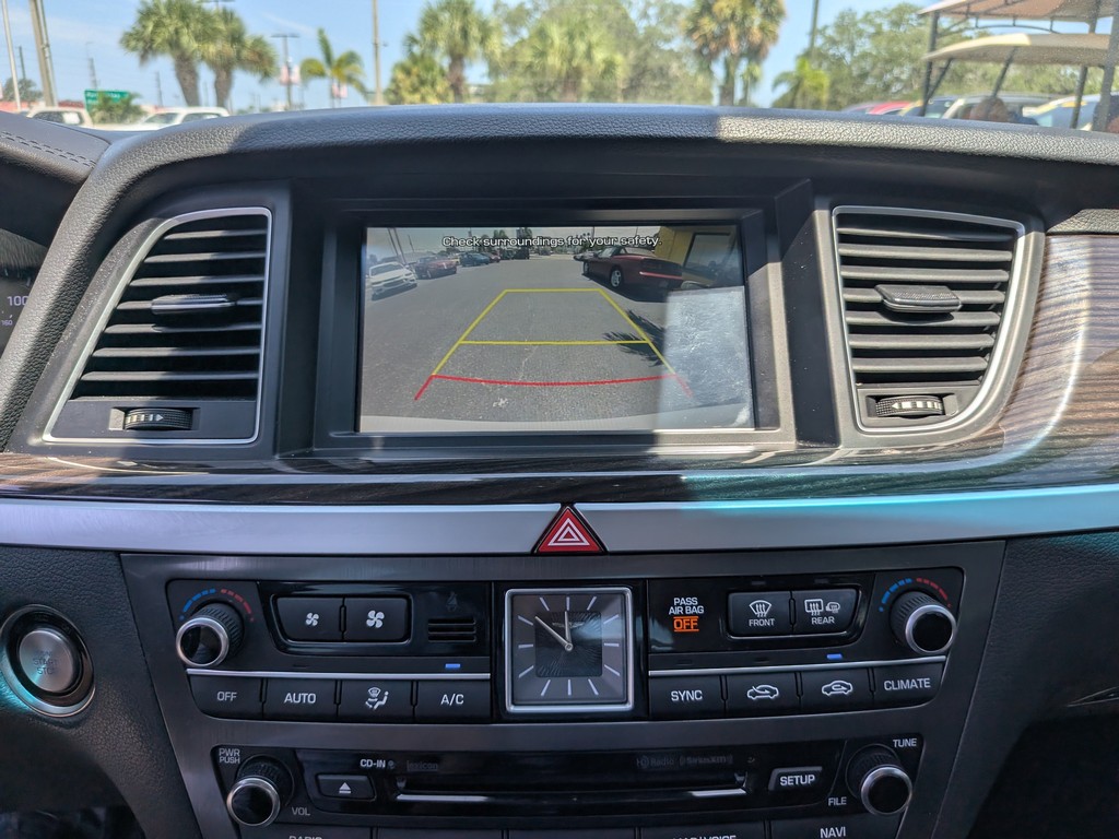 Genesis G80 Vehicle Full-screen Gallery Image 21