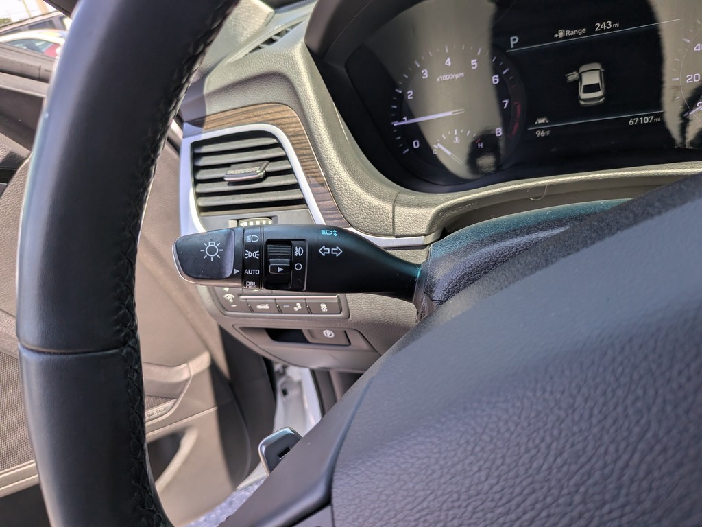 Genesis G80 Vehicle Full-screen Gallery Image 29