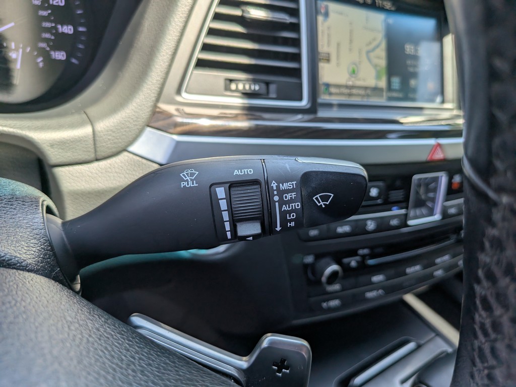 Genesis G80 Vehicle Full-screen Gallery Image 30