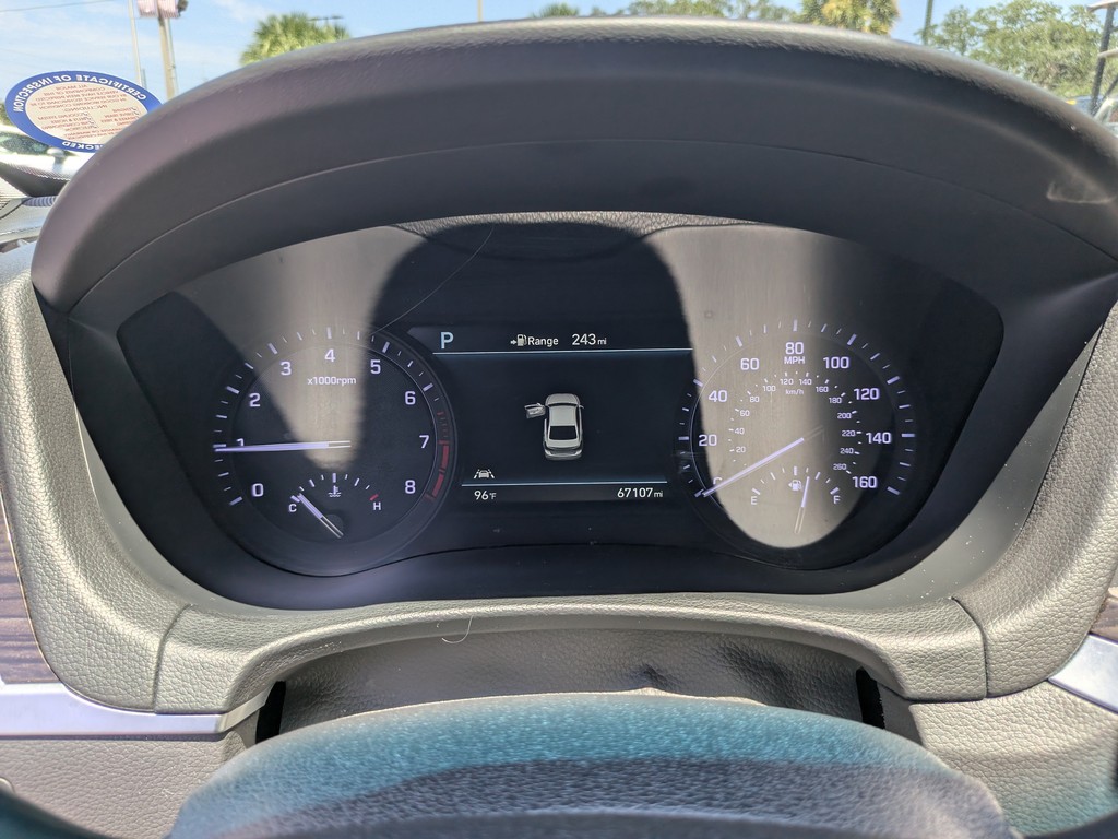 Genesis G80 Vehicle Full-screen Gallery Image 31