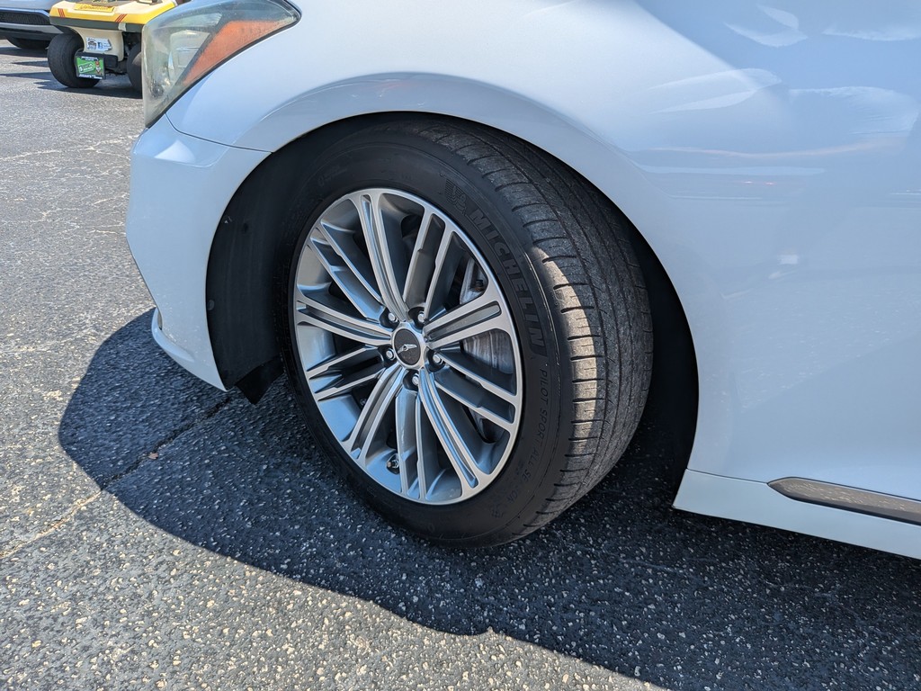 Genesis G80 Vehicle Full-screen Gallery Image 33