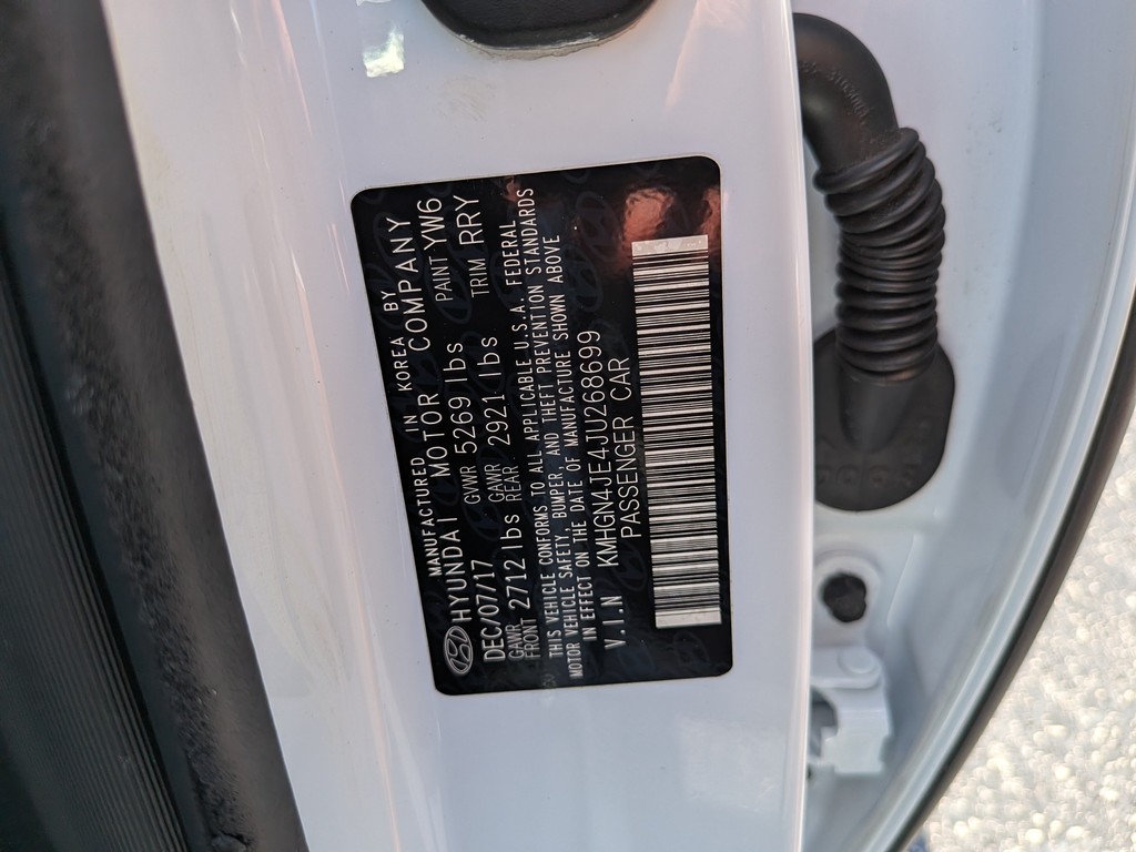 Genesis G80 Vehicle Full-screen Gallery Image 34
