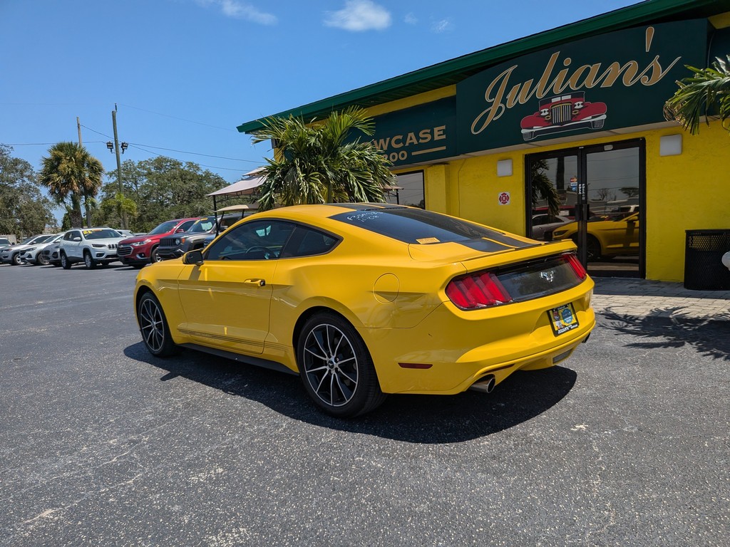 Ford Mustang Vehicle Full-screen Gallery Image 03