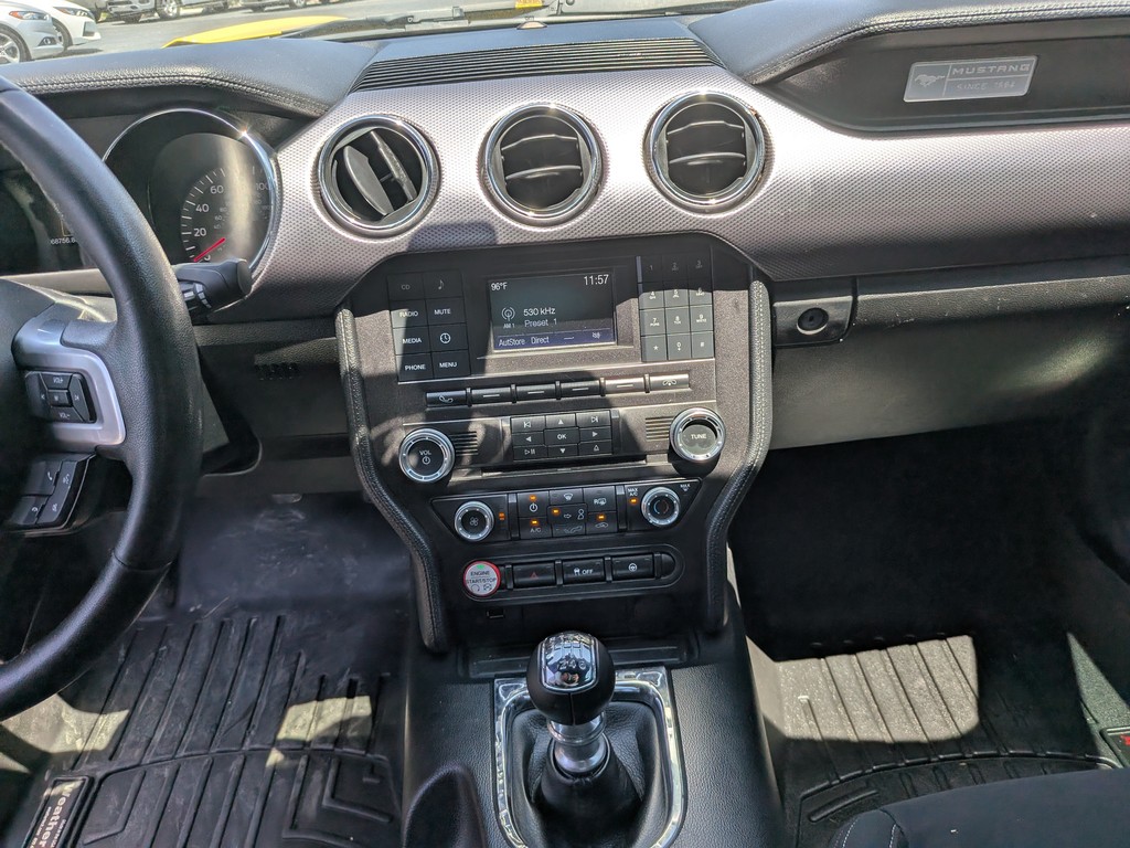 Ford Mustang Vehicle Full-screen Gallery Image 12