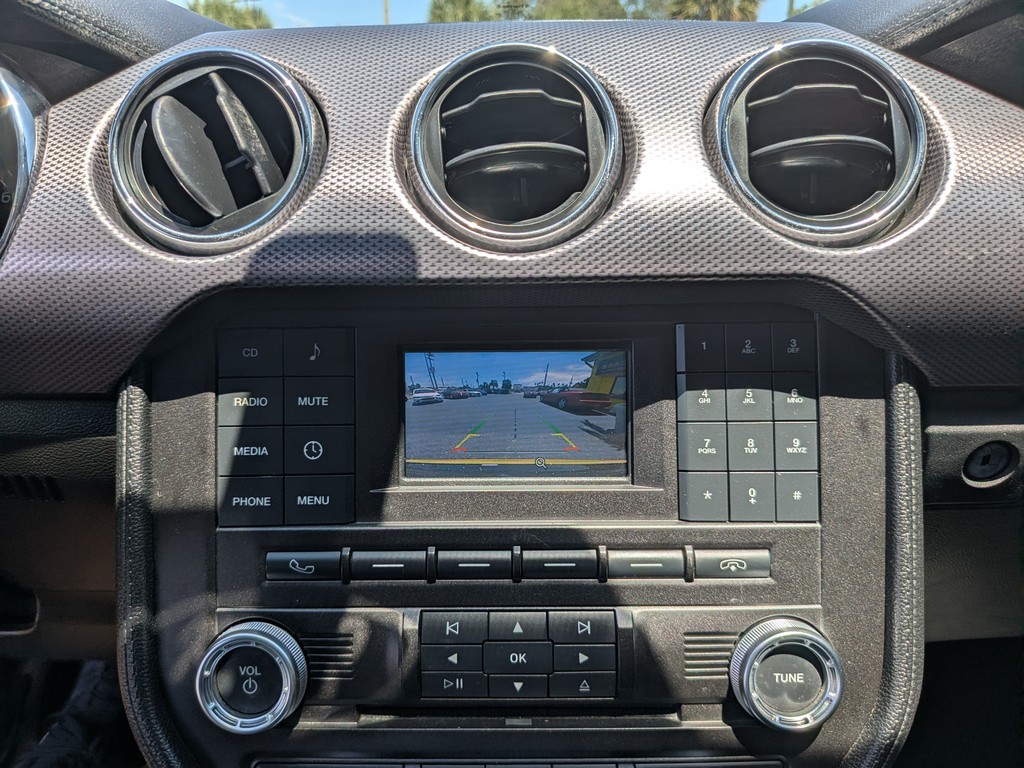 Ford Mustang Vehicle Full-screen Gallery Image 19