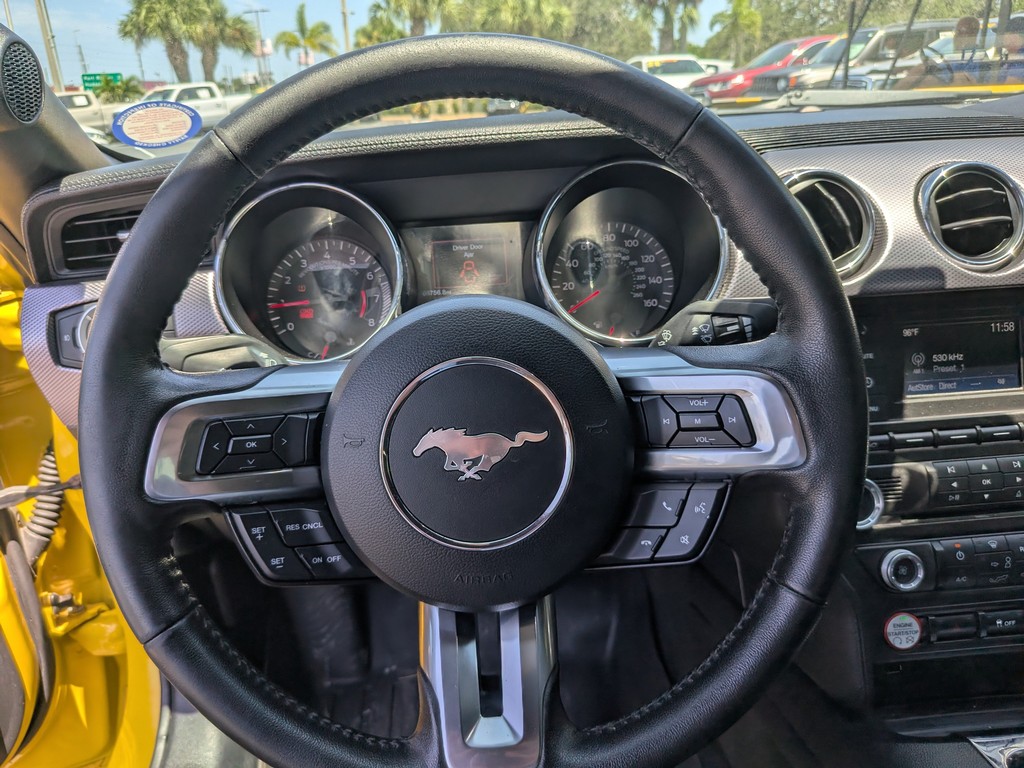 Ford Mustang Vehicle Full-screen Gallery Image 24