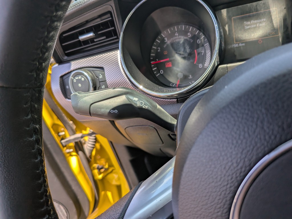 Ford Mustang Vehicle Full-screen Gallery Image 27