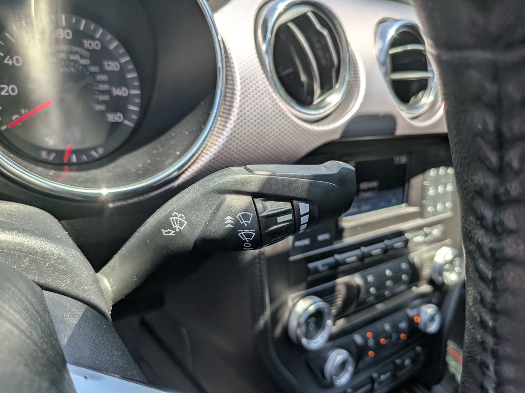 Ford Mustang Vehicle Full-screen Gallery Image 28